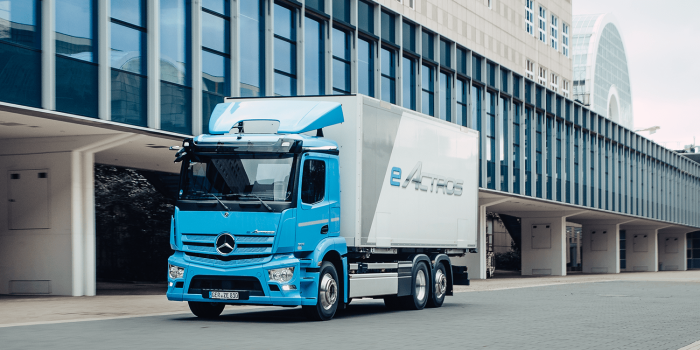 Mercedes benz eactros e lkw electric truck min