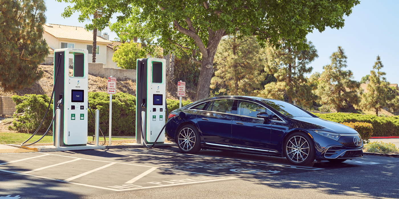 Mercedes benz eqs electrify america ladestation estación de carga usa min