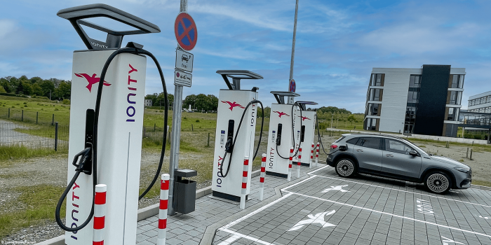 Mercedes benz eqa fahrbericht ionity ladestation charging station daniel boennighausen min