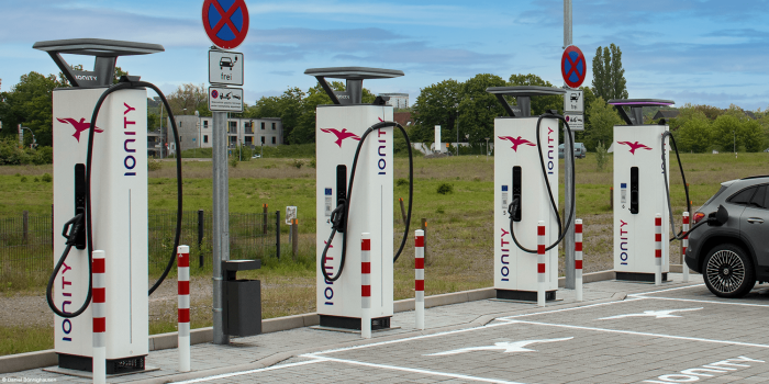 Mercedes benz eqa fahrbericht ionity ladestation charging station daniel boennighausen min