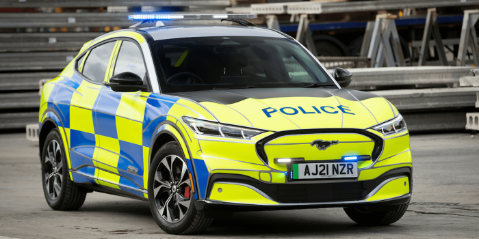 Ford mustang mach e grossbritannien uk police min
