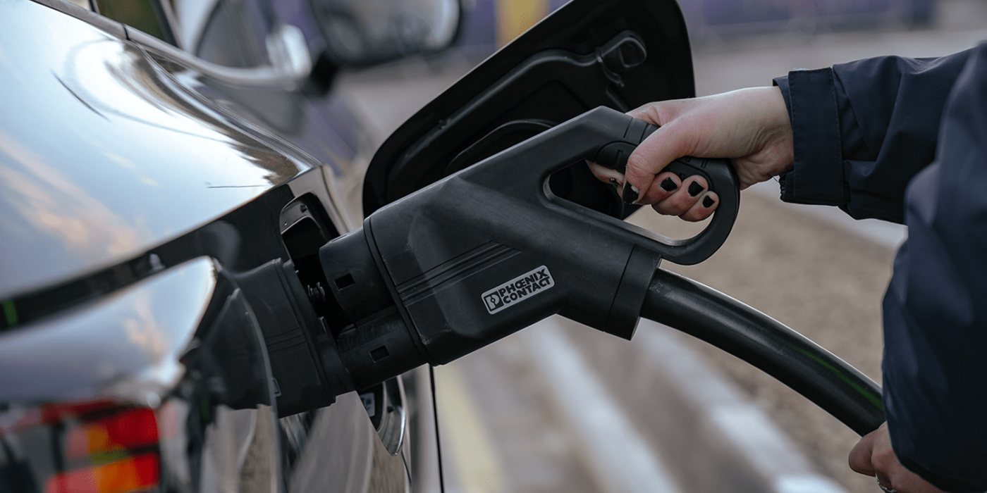 Estación de carga Heliox ladestation ccs phoenix contacto min