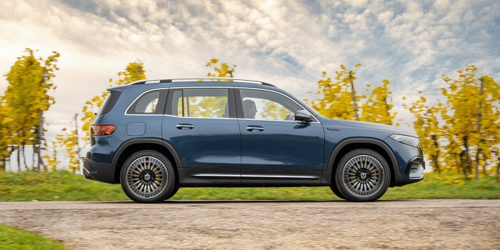 Mercedes benz eqb min