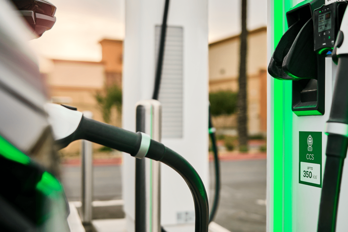 Electrify america ladestation charging station ccs min e