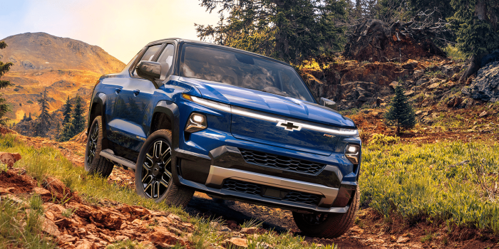 Chevrolet silverado ev rst min