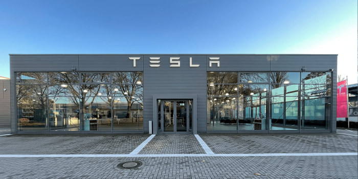 Tesla center berlin min