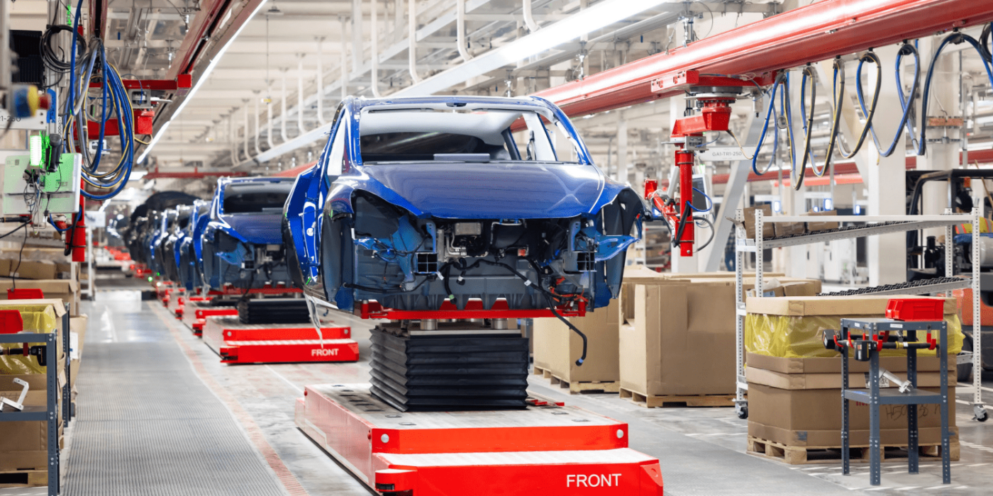 Tesla giga texas model y min e