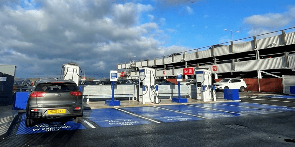 Bp pulse ladestation estación de carga grossbritannien uk gatwick min