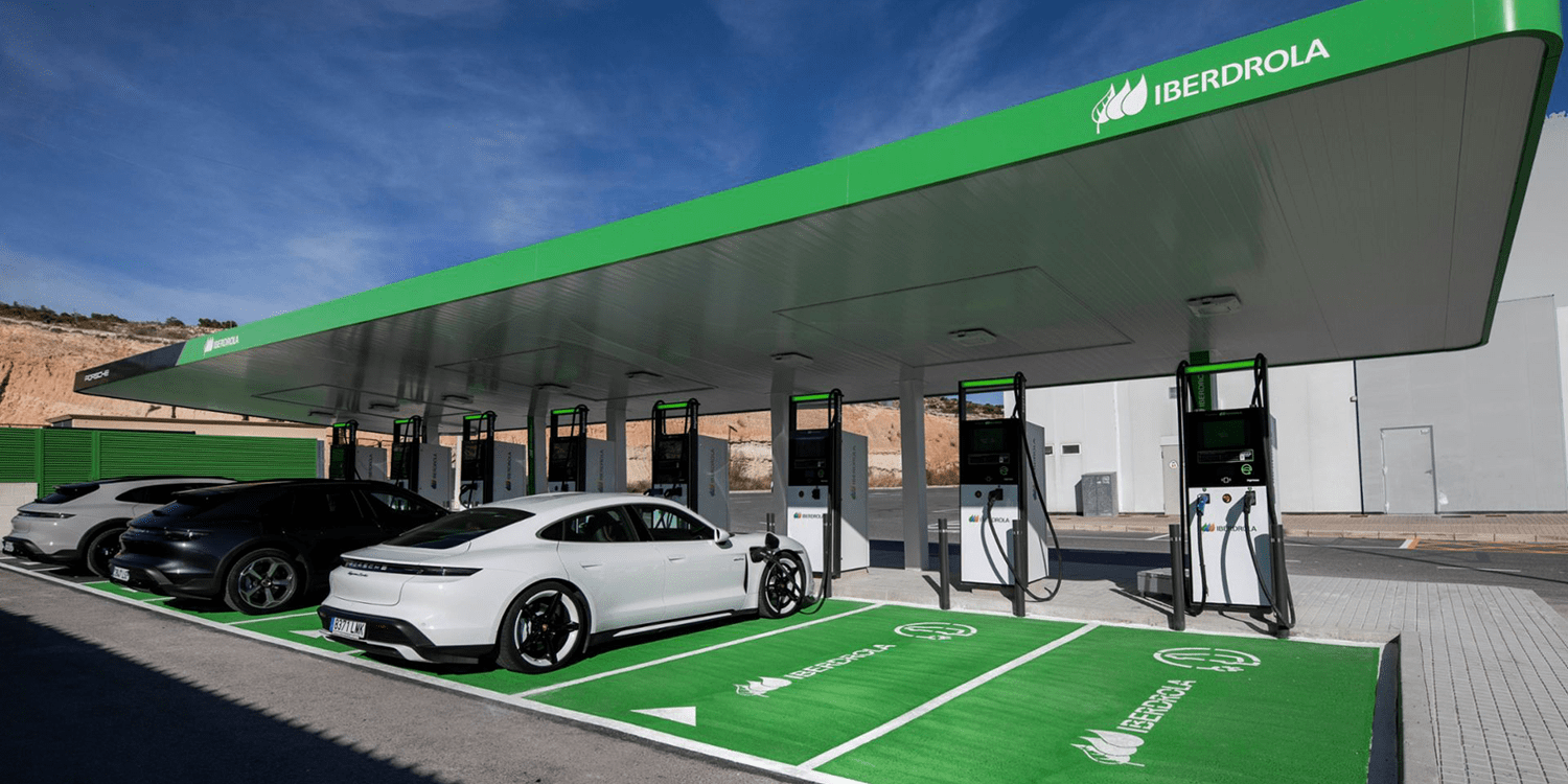 ES Porsche Iberdrola open first ultra rapid charging hub electrive