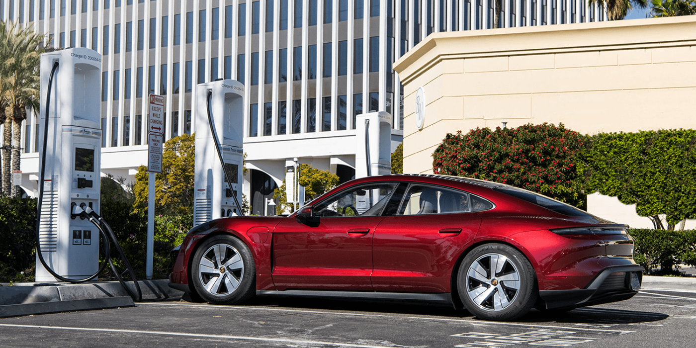 Porsche taycan electrify america ladestation estación de carga min
