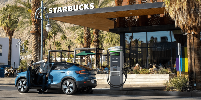 Volvo c recharge pure electric chargepoint ladestation estación de carga usa starbucks min