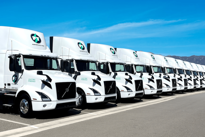 Volvo trucks vnr electric e lkw electric truck usa performance team maersk min e