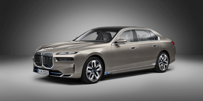 Bmw i7 min