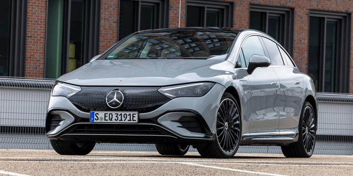 Mercedes benz eqe min