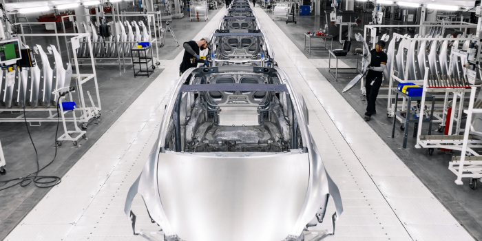 Tesla giga texas model y min