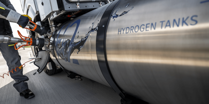 Daimler truck mercedes genh2 min