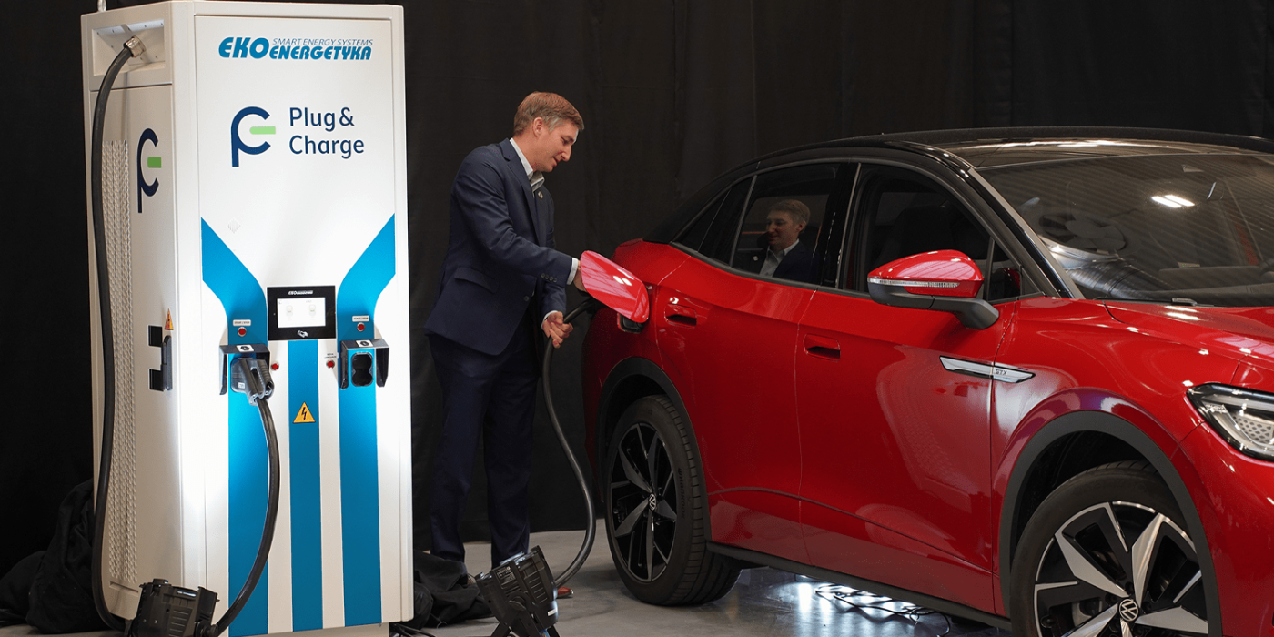 Enchufar y cargar iso min e