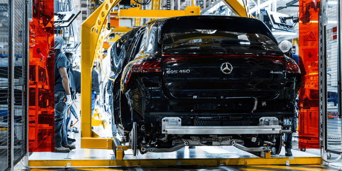 Mercedes benz eqs suv min