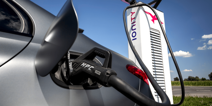 Mercedes benz c e phev ladestation estación de carga ionity min