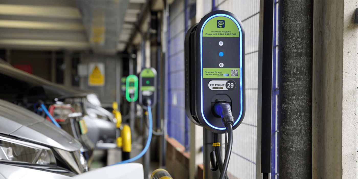 Compleo ladestation estación de carga wallbox apcoa parking grossbritannien uk min