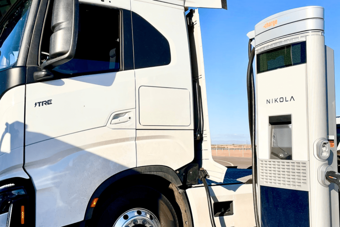 Nikola motor nikola tre bev chargepoint ladestation charging station e lkw electric truck min e