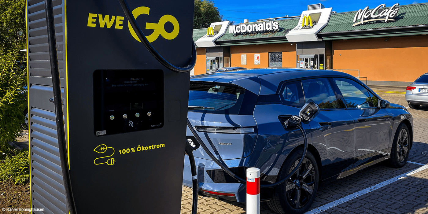 bmw ix xdrive50 ewe go ladestation charging station fahrbericht daniel boennighausen 2022 06 min bmw ix xdrive50 ewe go ladestation charging station fahrbericht daniel boennighausen 2022 06 min