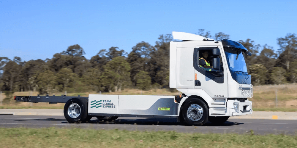Volvo trucks fl electric e lkw electric truck team global express australien australia min