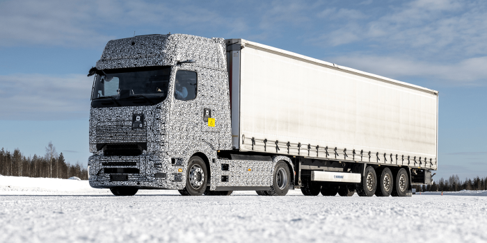 Mercedes benz eactros longhaul e lkw electric truck min