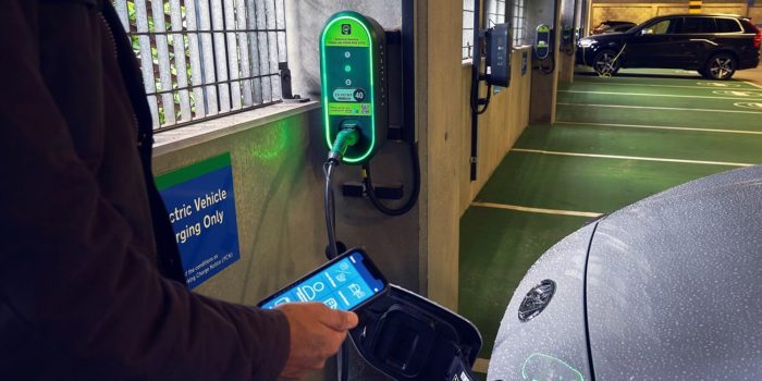 Apcoa ladestation charging station wallbox wales carmarthen grossbritannien uk min