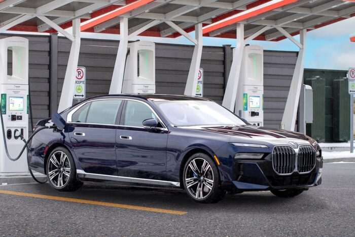 Electrify canada ladestation charging station bmw i7 kanada min e