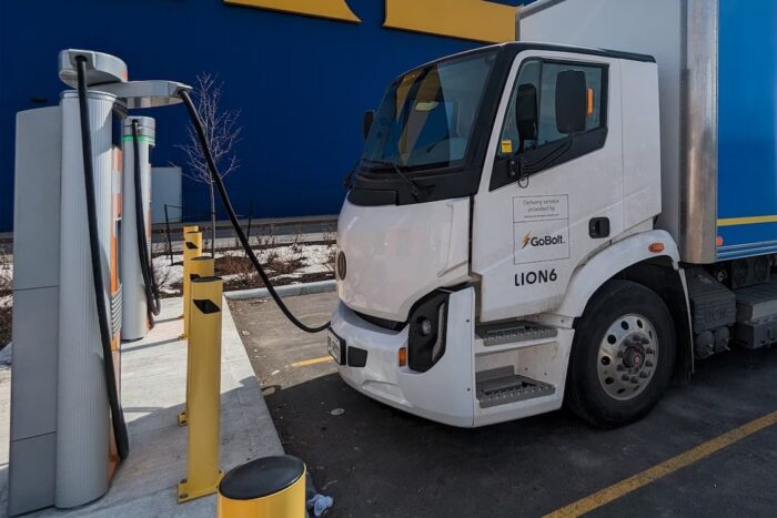 Lion electric lion6 e lkw electric truck chargepoint ladestation charging station kanada canada ikea min e