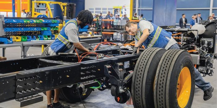 Blue bird elektrobus electric bus produktion production usa min