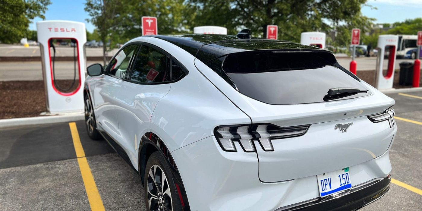 Ford mustang mach e tesla supercargador usa min