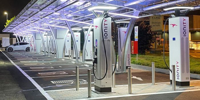 Estación de carga Ionity ladestation italia affi min