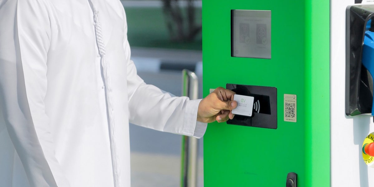 La autoridad de electricidad y agua de Dubai ladestaca la estación de carga min