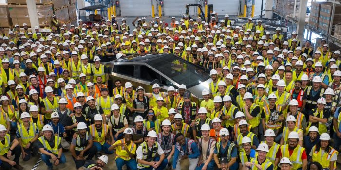 Tesla cybertruck min