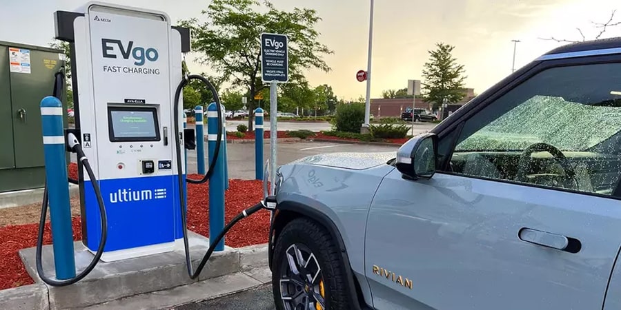 Evgo ladestation charging station usa rivian min