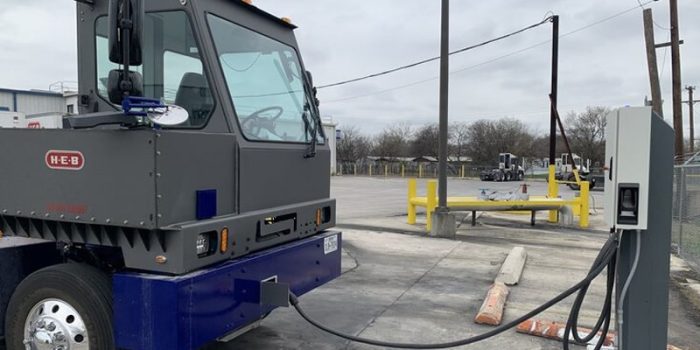 Vehículos especiales Lonestar tractor terminal min