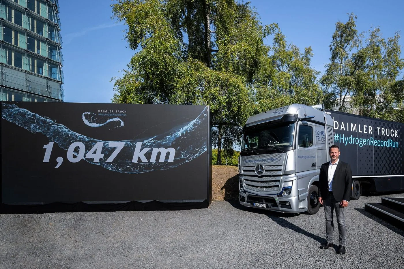 3b113fc2 camión daimler mercedes benz genh2 camión e lkw camión eléctrico fcev 2023 01 min 3b113fc2 camión daimler mercedes benz genh2 camión e lkw camión eléctrico fcev 2023 01 min
