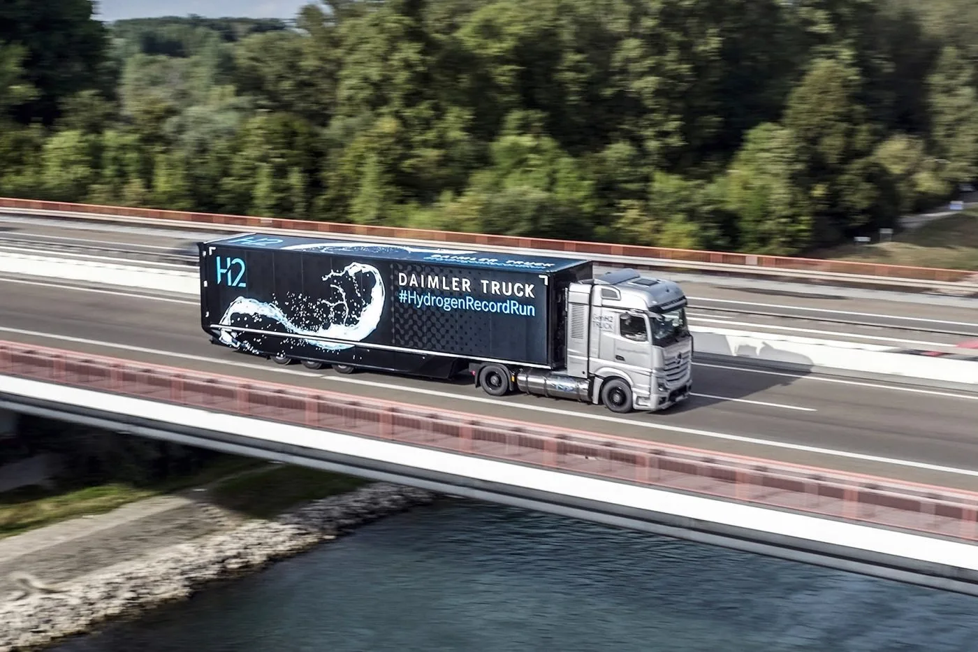 5a85827c camión daimler mercedes benz genh2 camión e lkw camión eléctrico fcev 2023 08 min 5a85827c camión daimler mercedes benz genh2 camión e lkw camión eléctrico fcev 2023 08 min