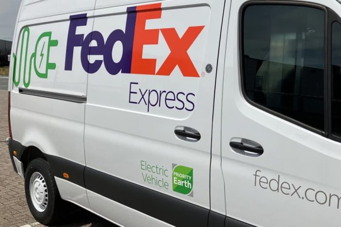 Fedex mercedes benz esprinter e transporter electric transporter min