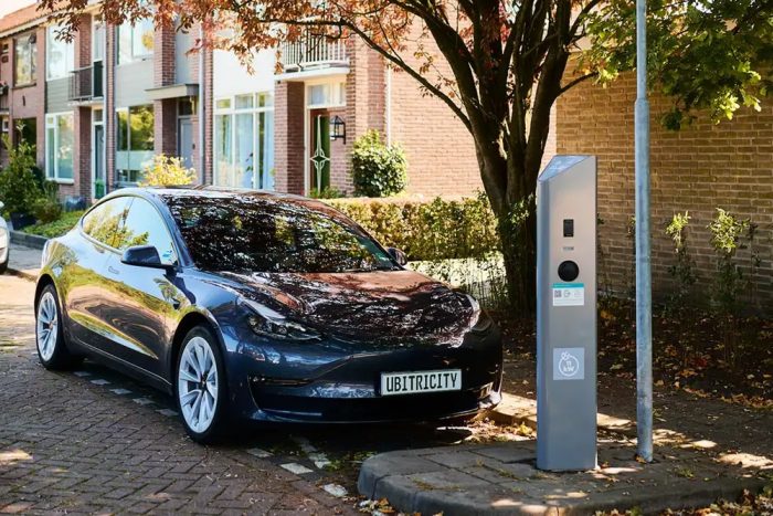 Ubitricity ladestation charging station niederlande netherlands min