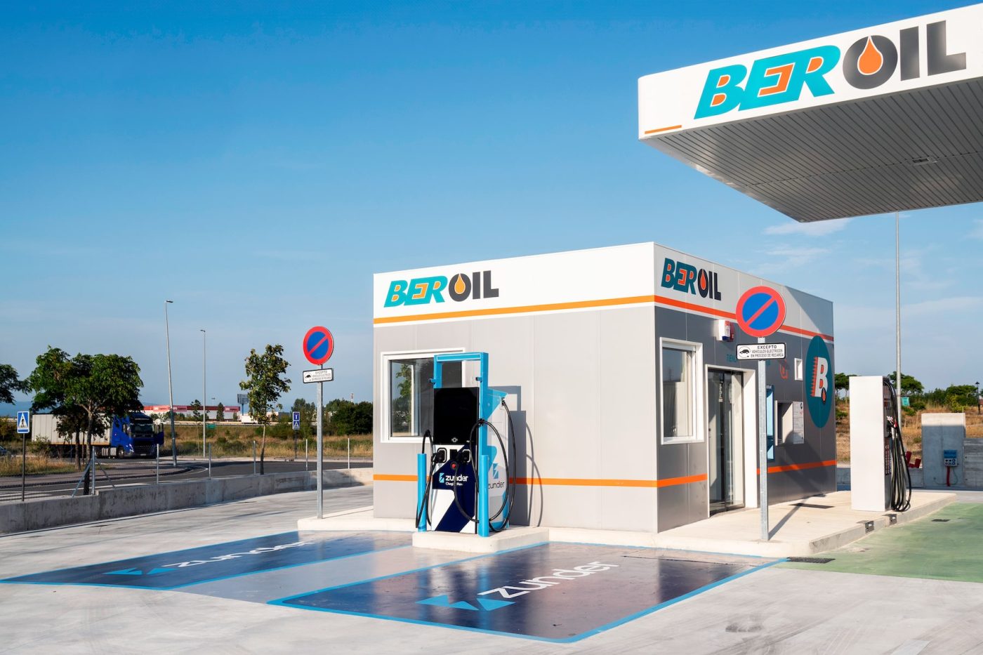 Zunder ladestation charging station spanien spain beroil min