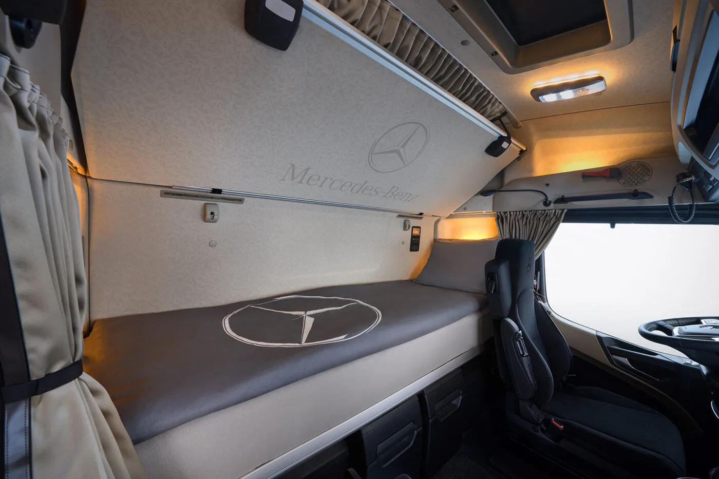 eactros600 interieur bs 03 kabine hinten back cabin wf02 eactros600 interieur bs 03 kabine hinten back cabin wf02