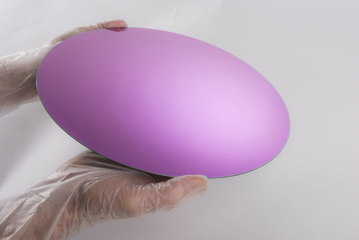 Soitec wafer plaque soi300mm mains