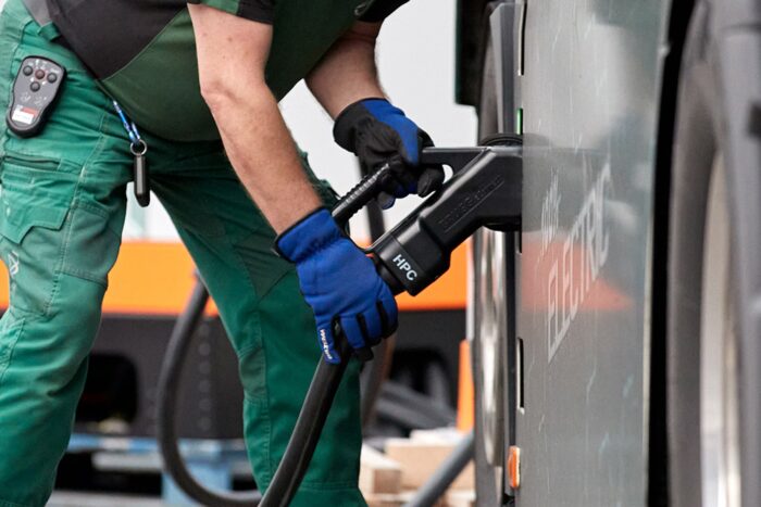 Volvo trucks fm electric e lkw camión eléctrico ladestación estación de carga ccs min