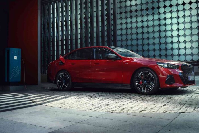 Bmw i5 ladestation charging station min