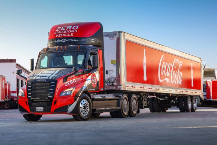 Daimler camión freightliner ecascadia e lkw camión eléctrico reyes embotellado coca cola usa min