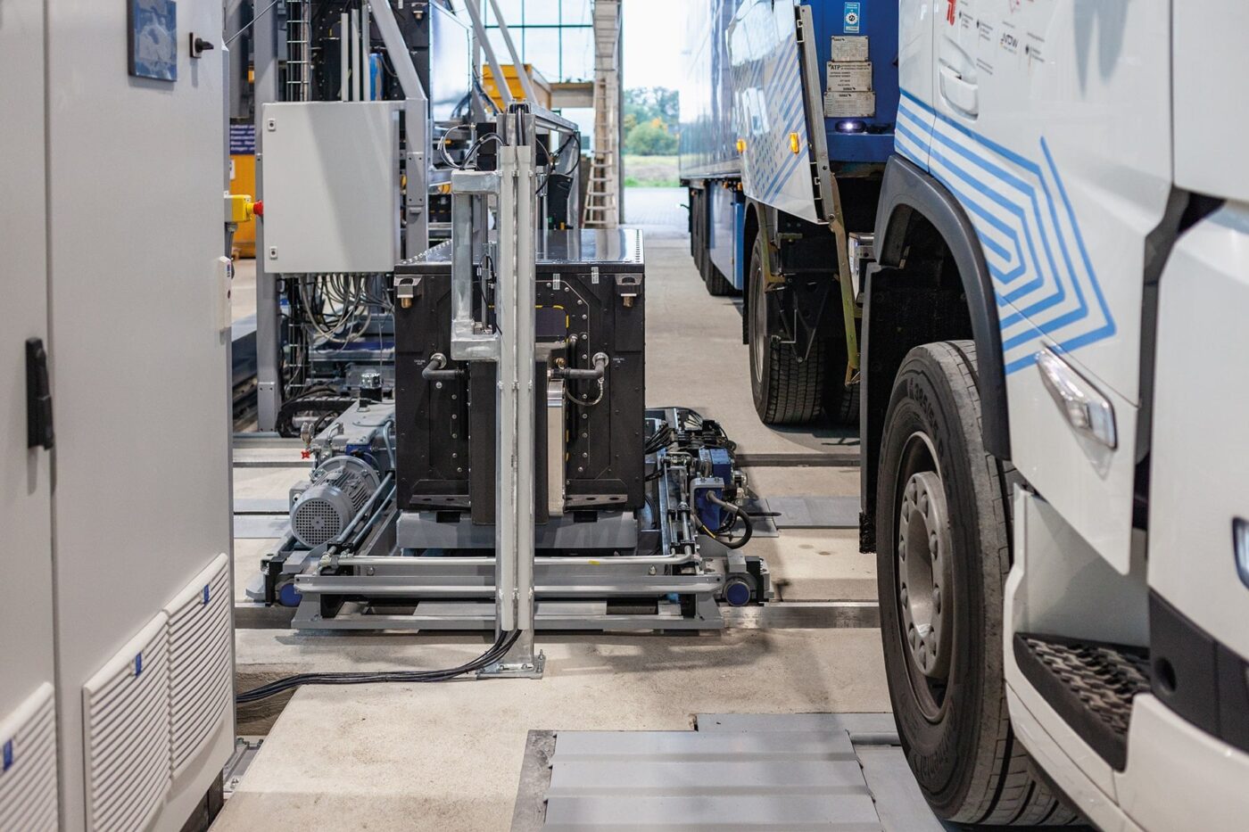 Designwerk e lkw electric truck akku tausch battery swap reinert logistics ehaul min min