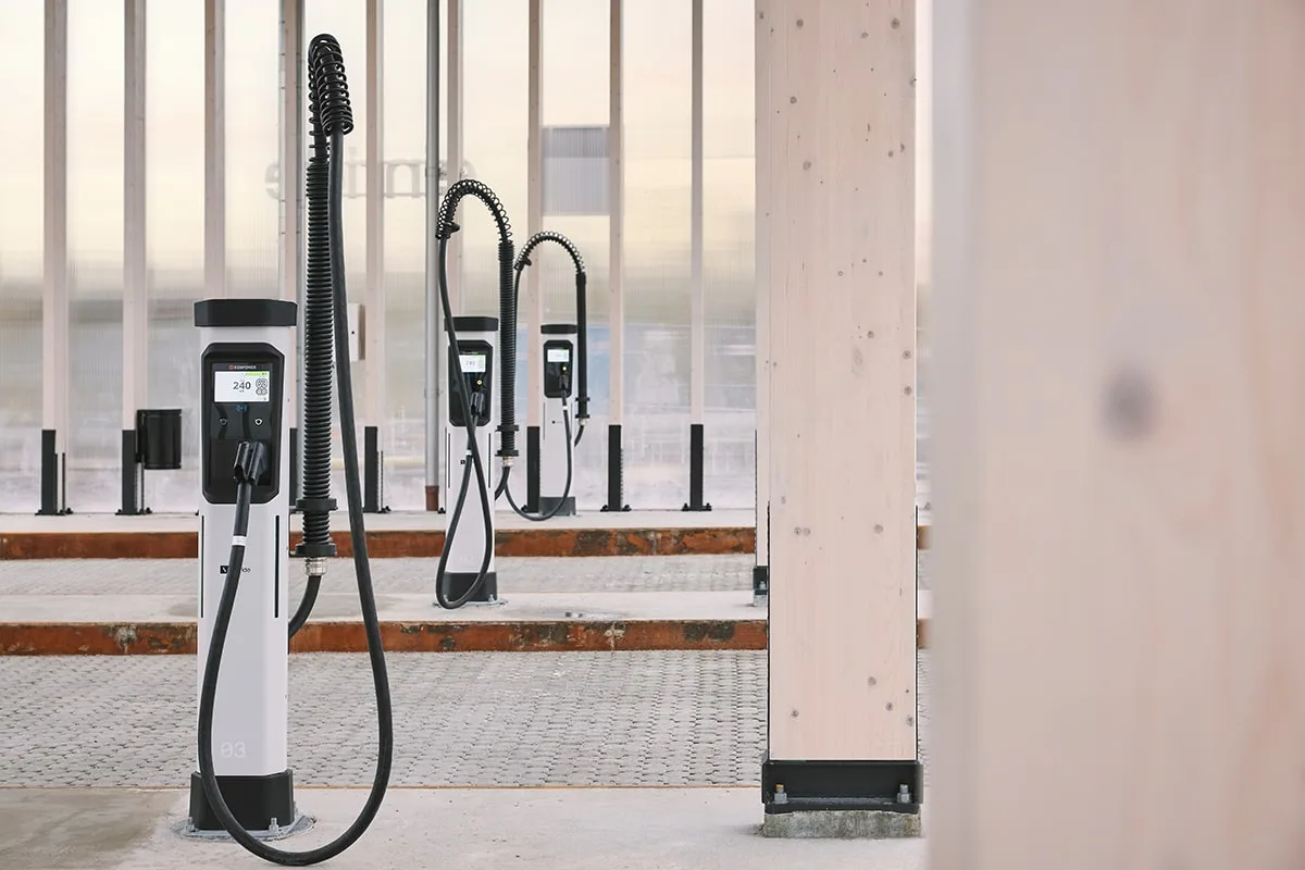einride e lkw electric truck ladestation charging station kempower schweden sweden rosersberg 2023 01 min einride e lkw electric truck ladestation charging station kempower schweden sweden rosersberg 2023 01 min